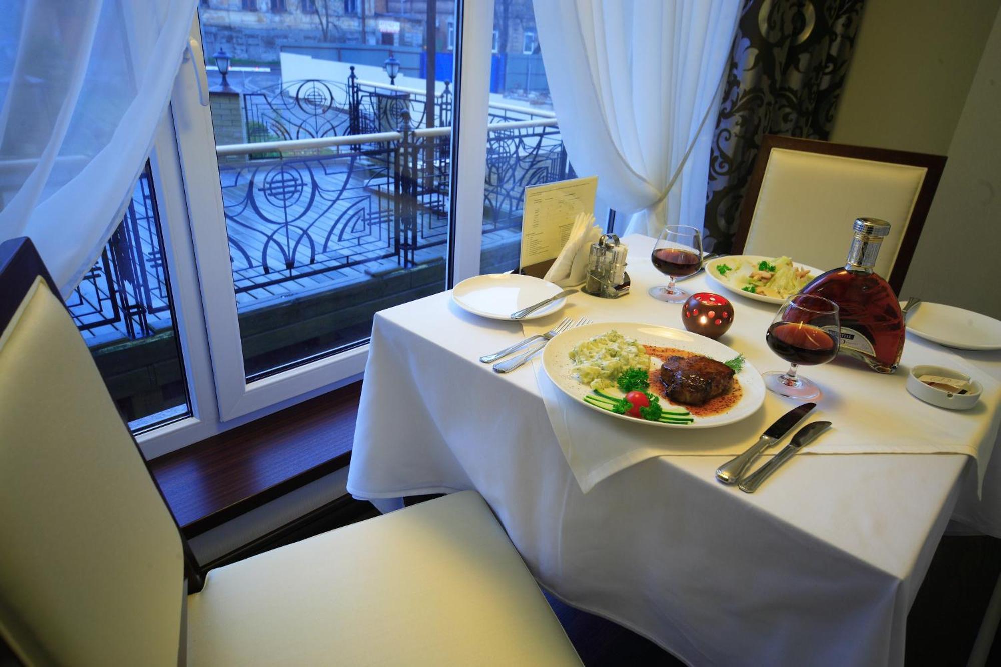 Victoria Hotel Jarkov Restaurante foto