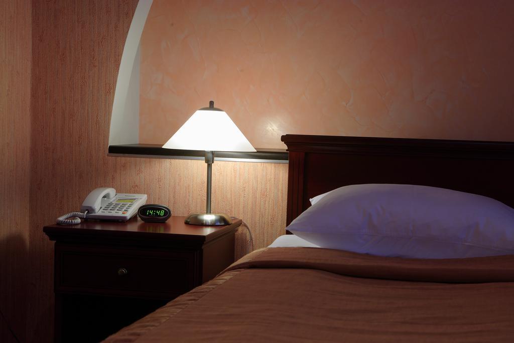 Victoria Hotel Jarkov Habitación foto